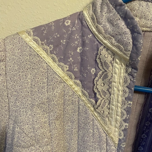 Lavender Quilted Women's Blazer with Lace Trim - Picture 3 of 10